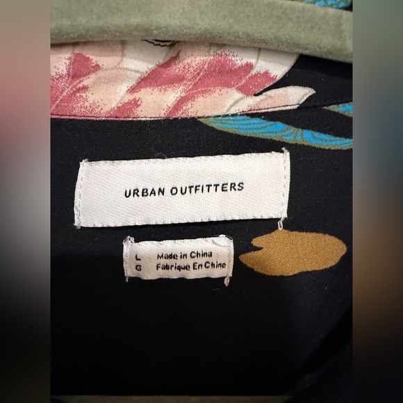 UO Water Lily Rayon Short Sleeve Button-Down Shirt Men’s Size L Artsy Casual - Picture 4 of 8